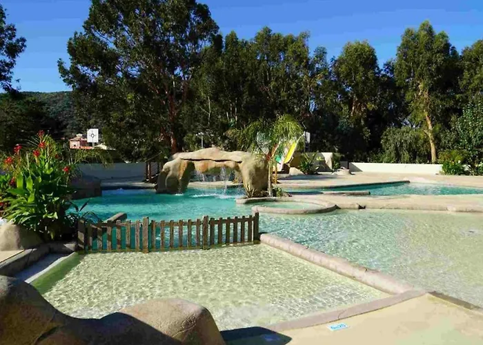 Campsite Confortable Avec Terrasse - 5 Pers. - Api-1-52-2138 *