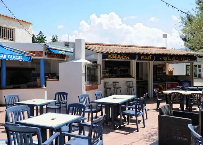 Campsite Confortable Avec Terrasse - 5 Pers. - Api-1-52-2138 *