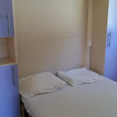 Confortable Avec Terrasse - 5 Pers. - Api-1-52-2138 אתר קמפינג