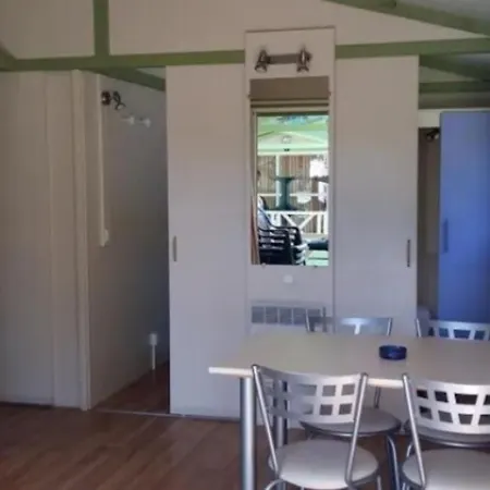 Confortable Avec Terrasse - 5 Pers. - Api-1-52-2138 אתר קמפינג אלגז'ולה