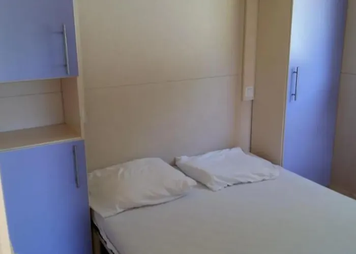 Confortable Avec Terrasse - 5 Pers. - Api-1-52-2138 אתר קמפינג