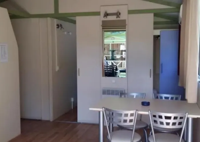 Confortable Avec Terrasse - 5 Pers. - Api-1-52-2138 אתר קמפינג אלגז'ולה